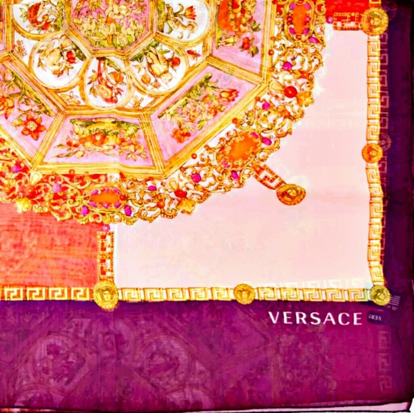 🥰 VERSACE GREEK KEY SHEER SILK SHAWL SCARF NWT RARE 🥰 - Picture 2 of 7